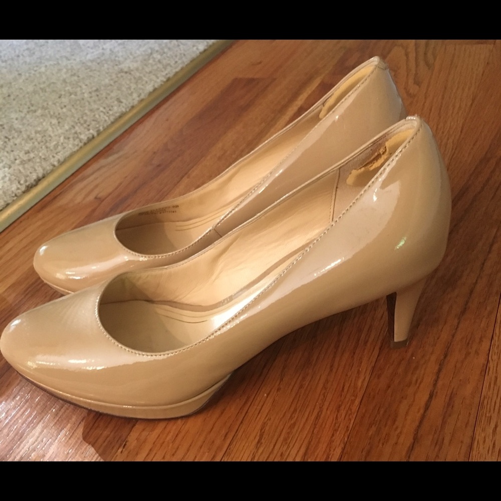 Cole Haan nude (Maple Sugar) patent leather pumps