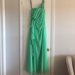 Spring green one-shoulder bridesmaid dress