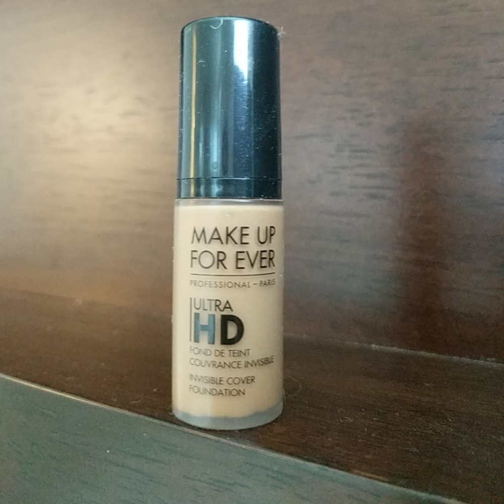 🌺🌺FREE🌺🌺 with purchase -- HD Foundation