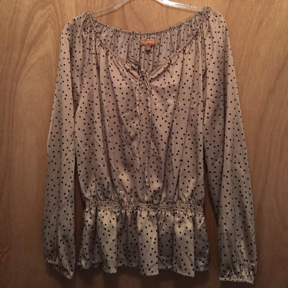 Blouse. Silky blouse, polka dot.