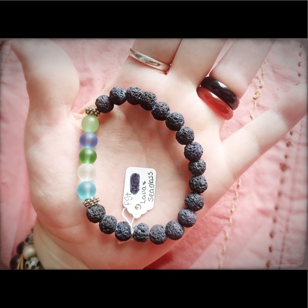 NWT. Beaded stretch Bracelet.