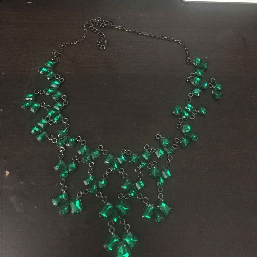 Green jeweled necklace