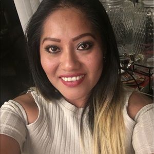 Meet your Posher, Efigenia