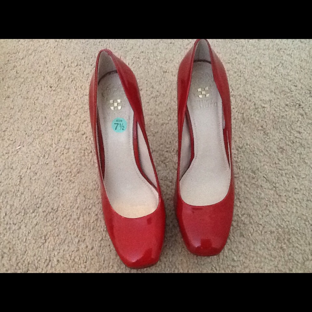 Red heels - Picture 3 of 4
