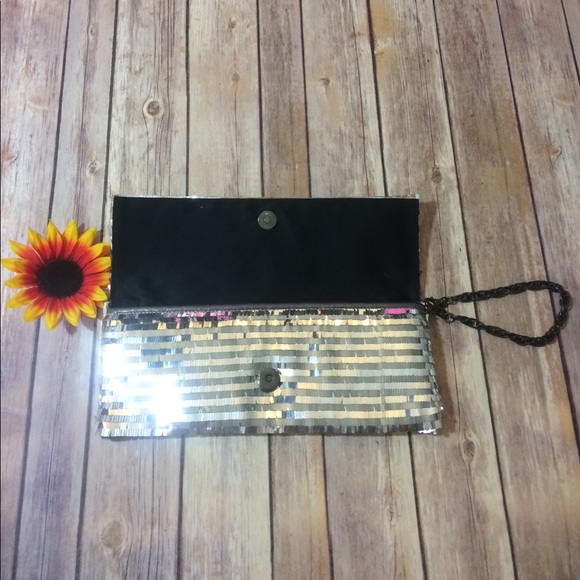 Bcbg clutch - Picture 2 of 3