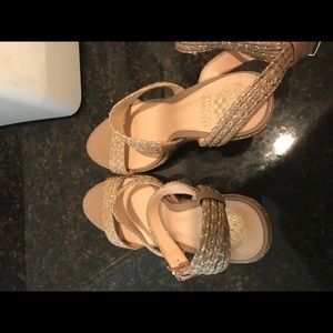 Vince camuto golden wedges