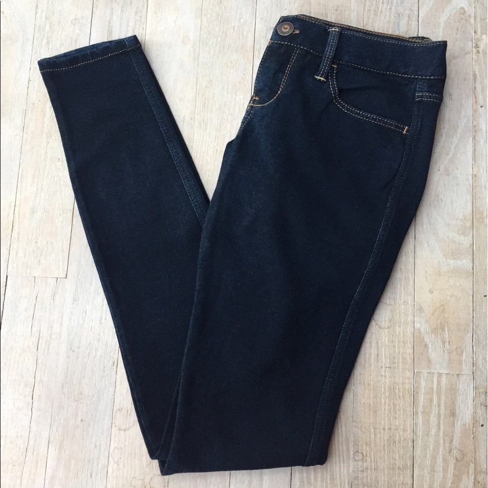 Hollister Jeans (2 pairs available!!)
