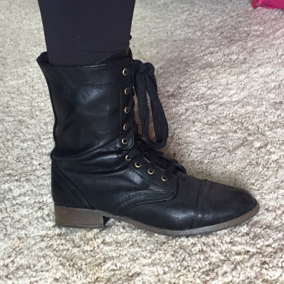 Black lace up Combat boots with Gold zipper - Picture 2 of 4