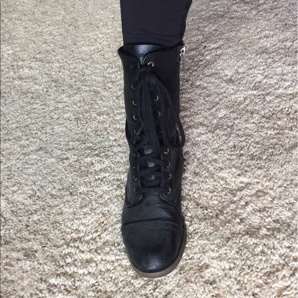 Black lace up Combat boots with Gold zipper - Picture 3 of 4