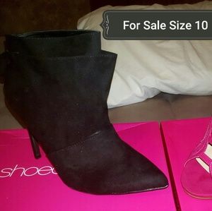 Shoe Dazzle Bootie