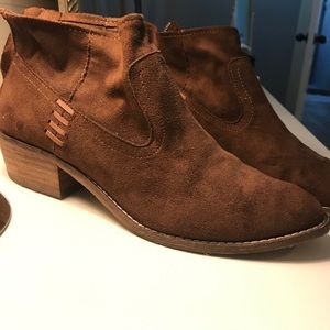 Suede boots