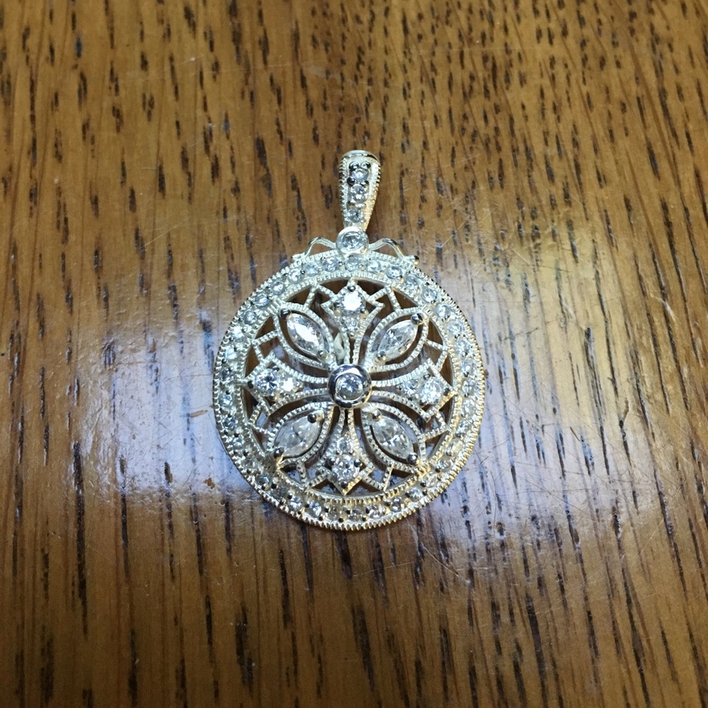 Antique style pendent