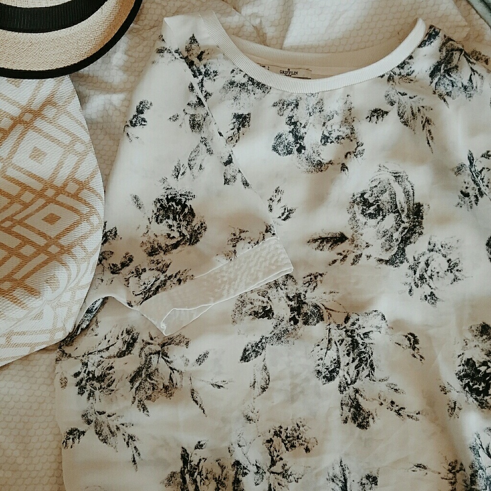 Floral short sleeve blouse