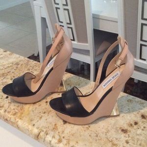 Steve Madden black tan strap wedge size 7 NEW