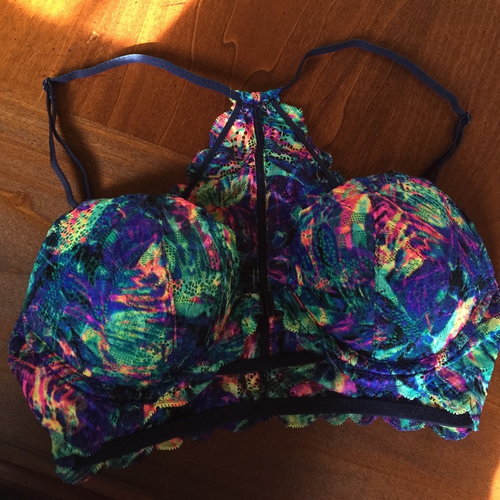 PINK VS Frontclose Racerback