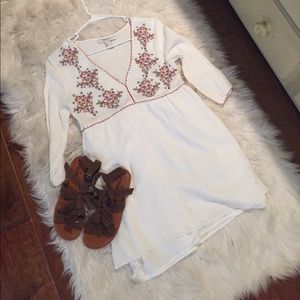 Embroidered Forever 21 babydoll style dress 💖