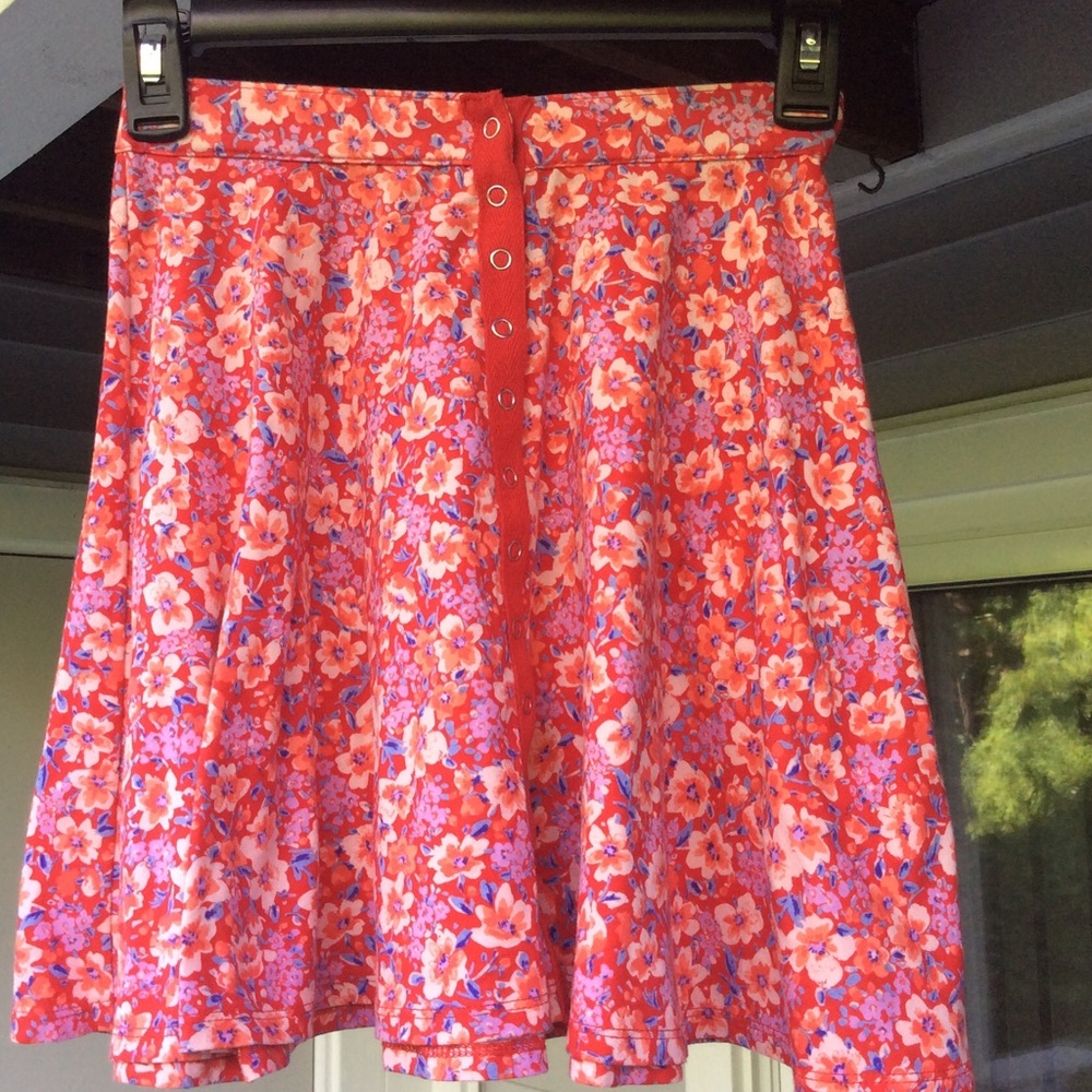 🌷Flower snap front skirt