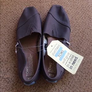Toms canvas shoes NWT