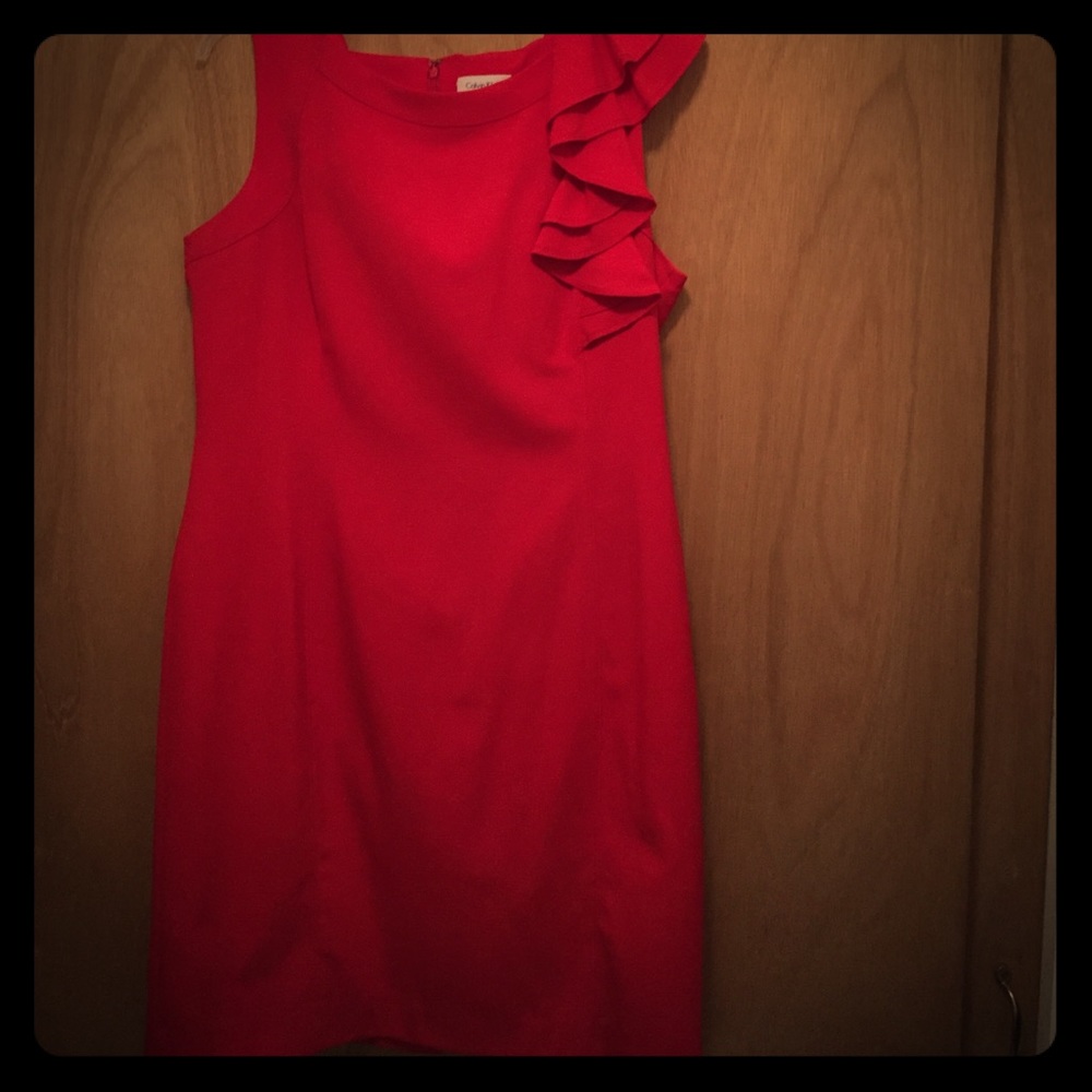 Red sleeveless dress. Calvin Klein.