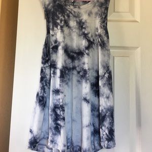 Blue and white fog tank top