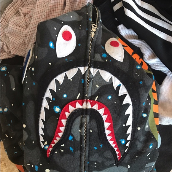 Authentic glow in the dark galaxy bape hoodie - Picture 2 of 4