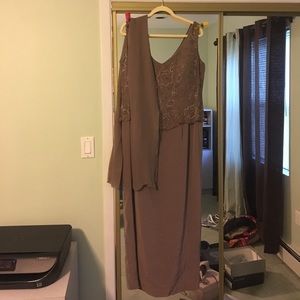 Womans dress with shawl