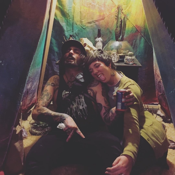 Meet your Posher, Mae - Picture 1 of 1