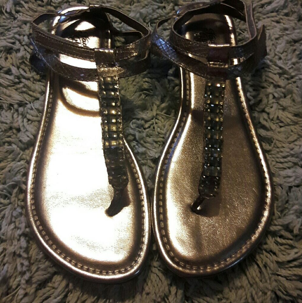 NWOT.. Sliver Faded Glory Sandals  (Size 8)