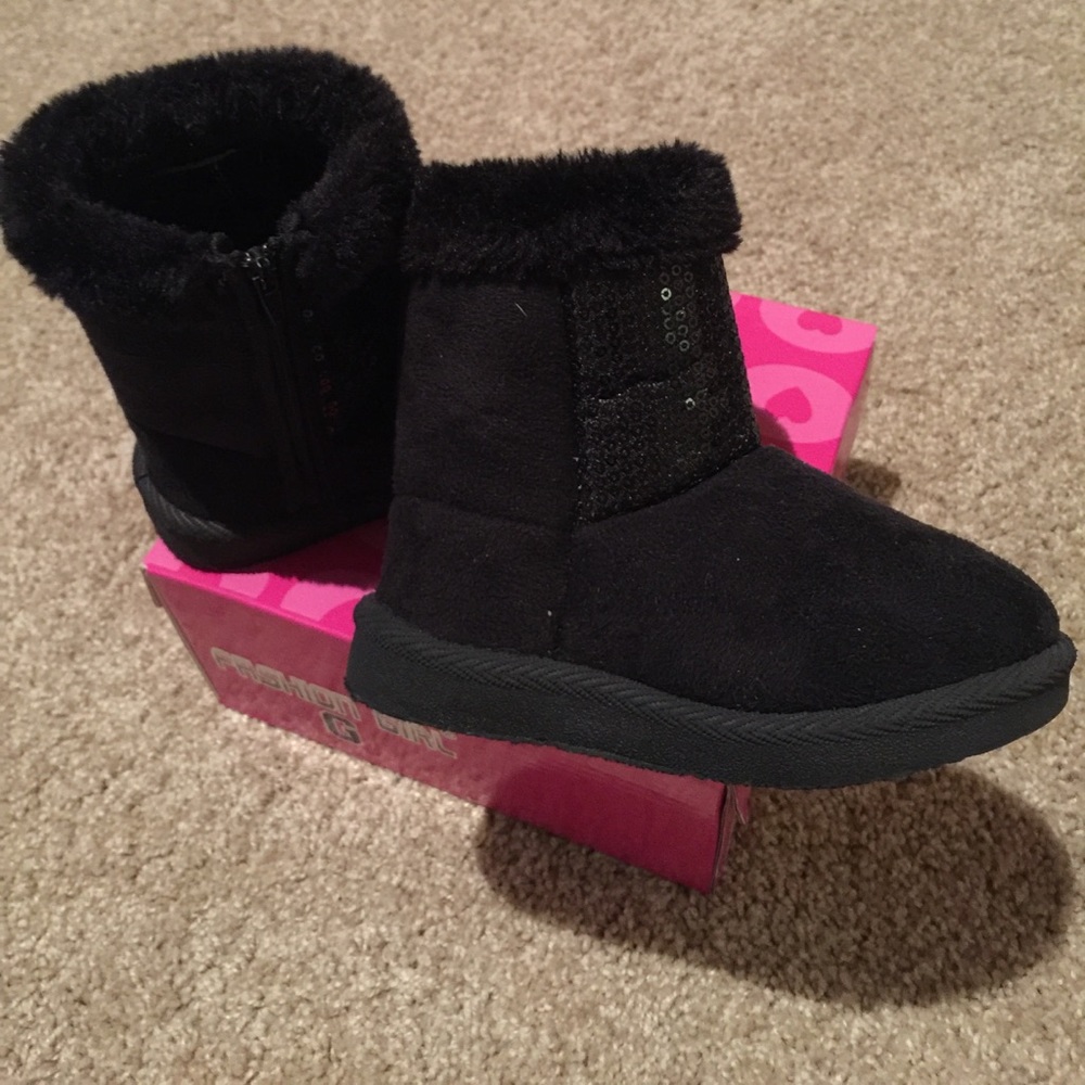 Black suede boots with side zip and sequins