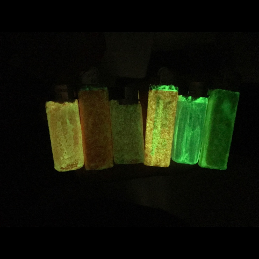 Glow in the dark glitter lighters
