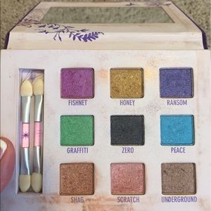 Urban Decay Deluxe Eyeshadow Palette