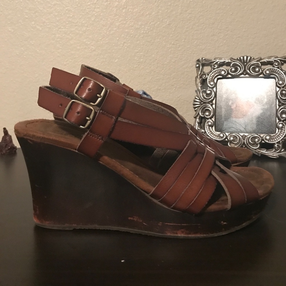 Arizona 7 1/2 brown wedges