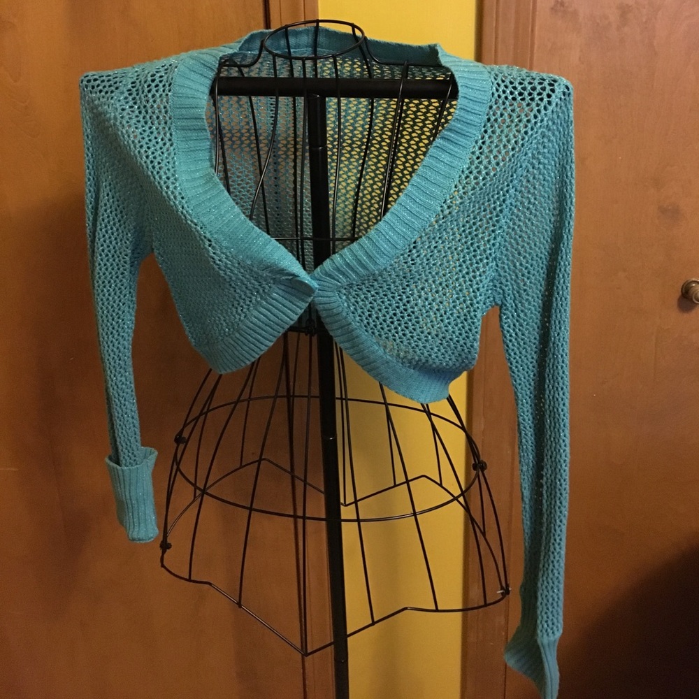 Women short shrug top