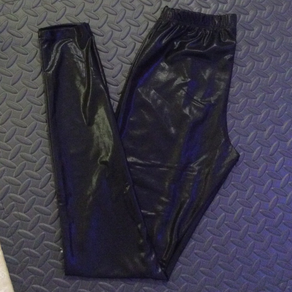 Liquid pleather leggings