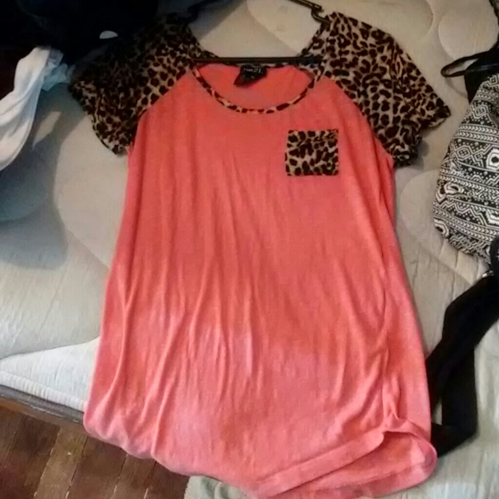 Gilrs pinK and cheetah t shirt