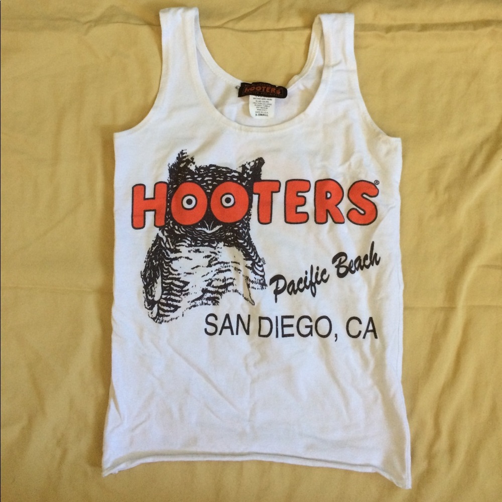 HOOTERS TANK TOP