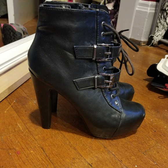 Black heels - Picture 2 of 3