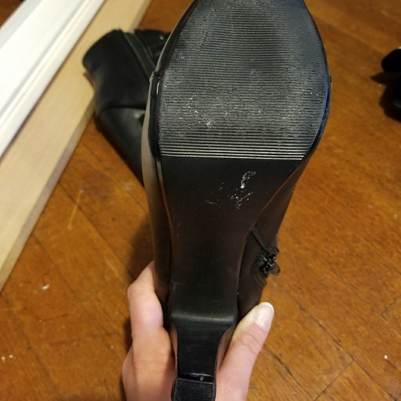 Black heels - Picture 3 of 3