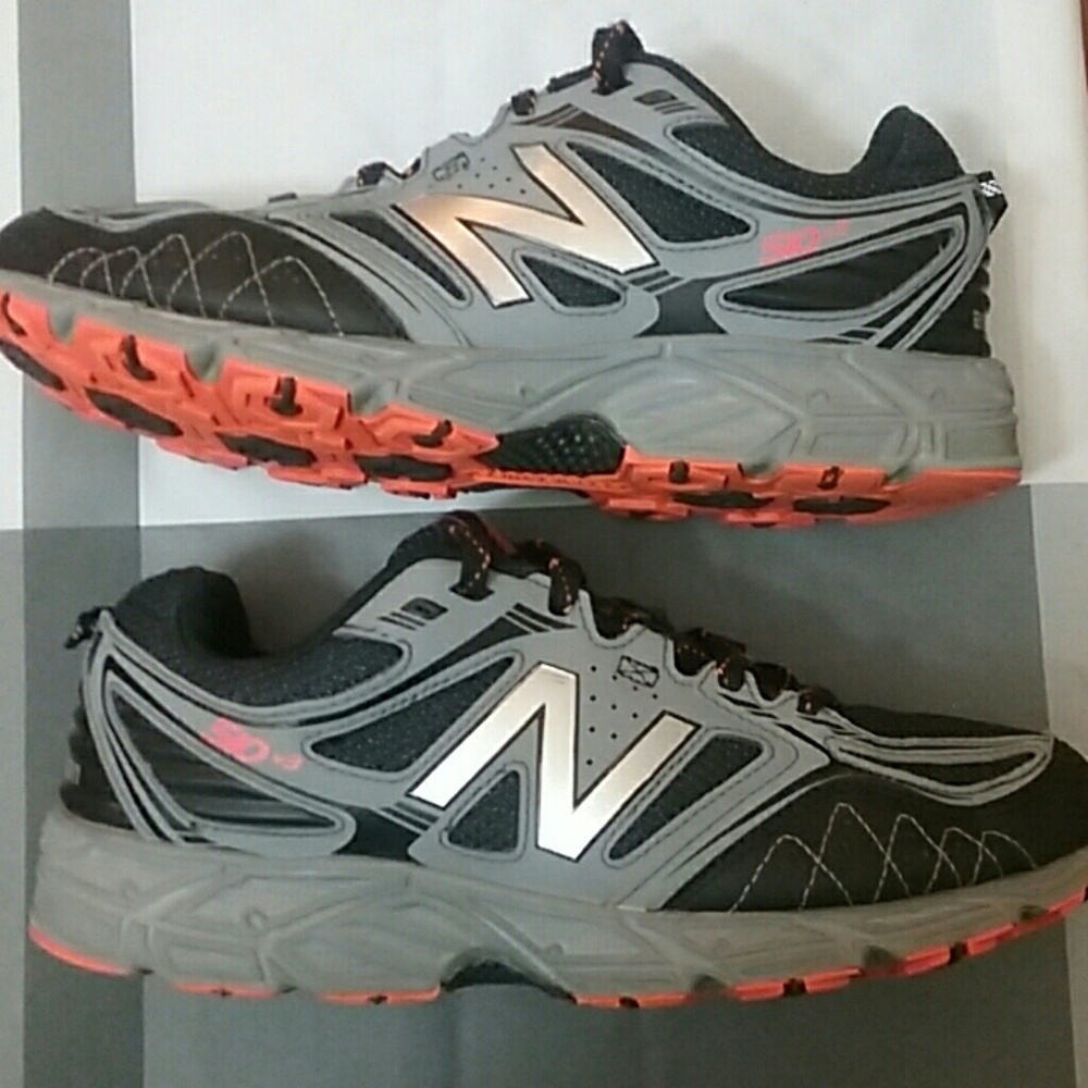 New Balance Sneakers/Hiking Shoes Size 9/ 4E