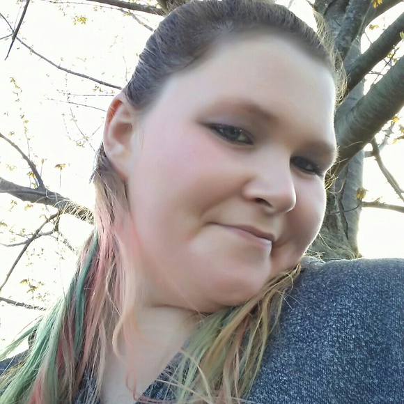 Meet your Posher, Heather - Picture 1 of 1