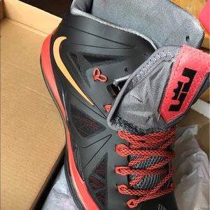Lebron X++ Brand New🏀 never worn!! Size 9 and 11