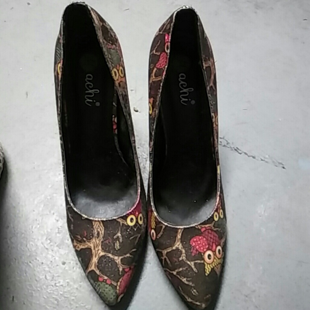 Lady's heel shoes
