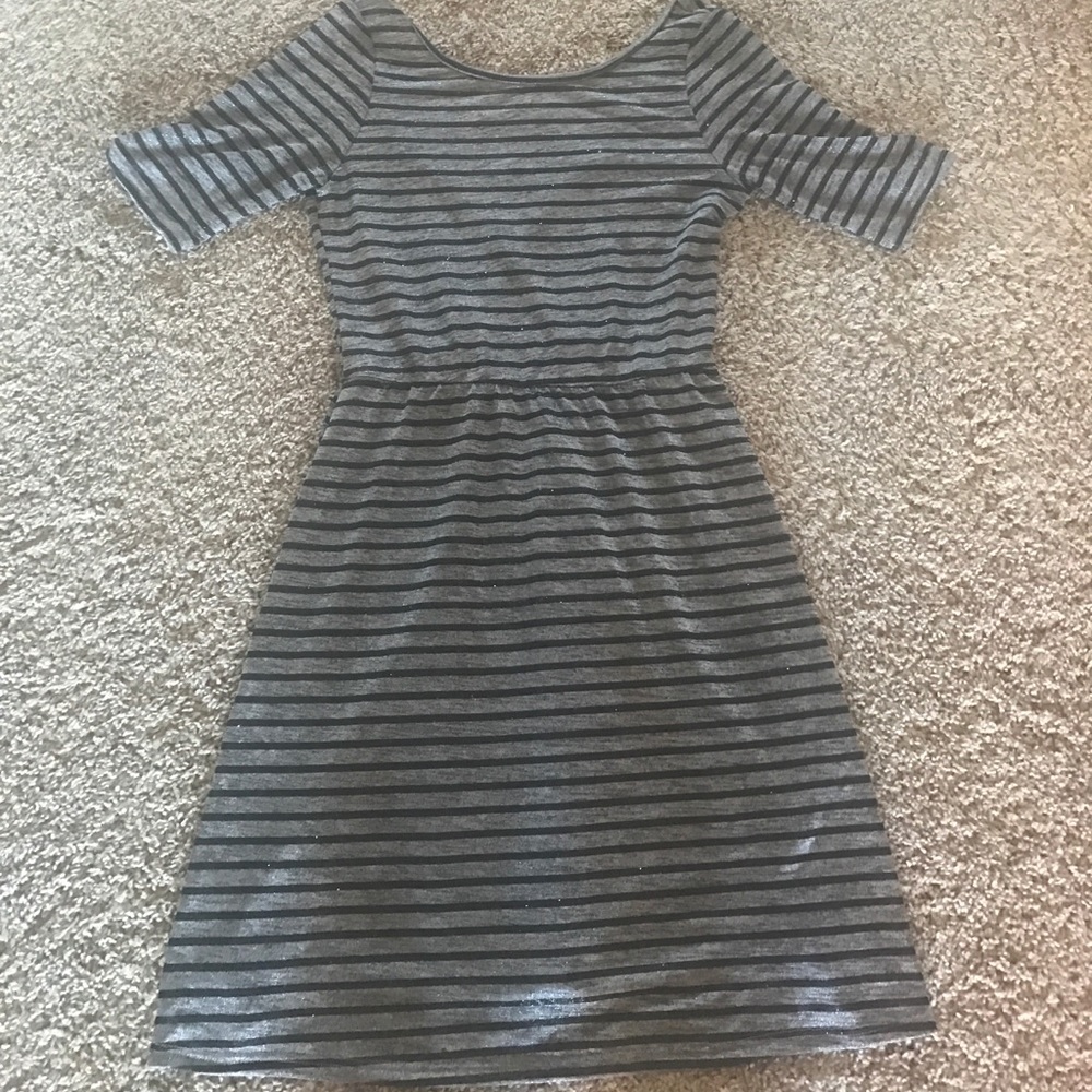 Black and gray short sleeve dress