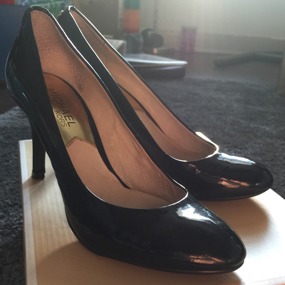 • MK Michael Kors Black Patent Leather Heels •