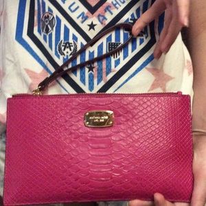 Michael kors wristlet