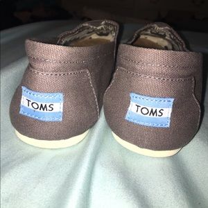 TOMS - New Ash (dark grey) men's 8, women's 9