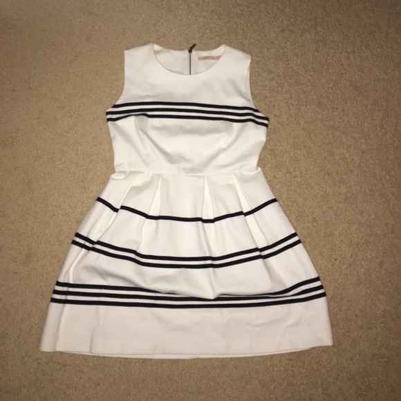 WHITE AND BLACK STRIPED DRESS. FROM GIBSON LATIMER - Picture 1 of 2