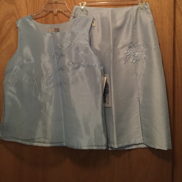 NWT! 2-piece. Skirt & top. - Picture 2 of 3