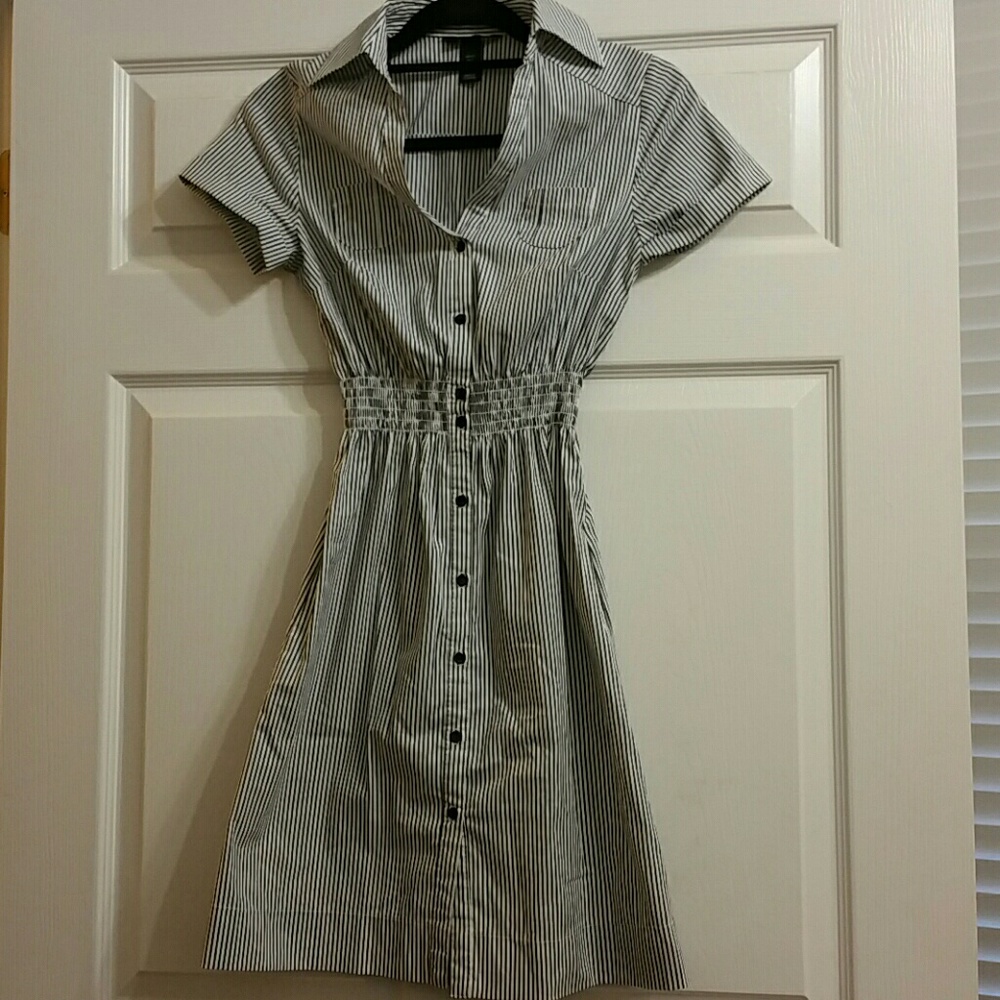 H&M size 4 dress with pockets
