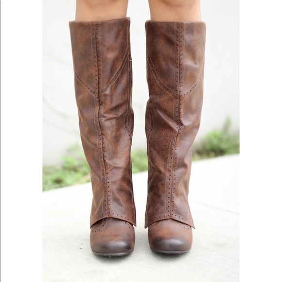 Perforated Button Detailing Wrapped Heel Boots - Picture 3 of 4